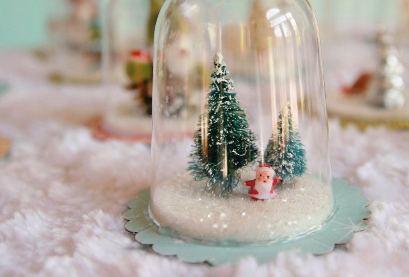 Lámpara de Navidad decorativa con bola de nieve y su base de